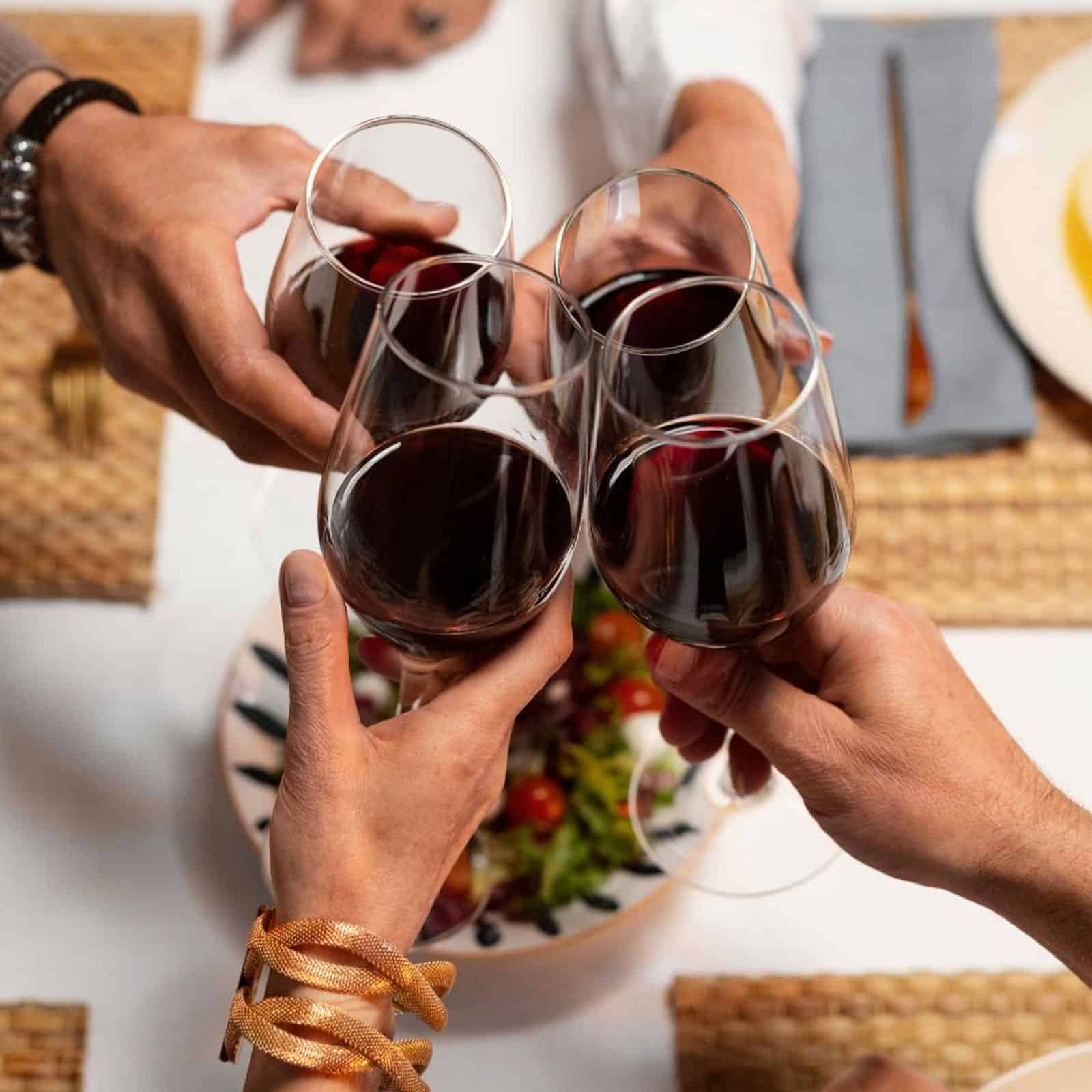 Maridaje: 6 delicatessen con 6 vinos especiales.