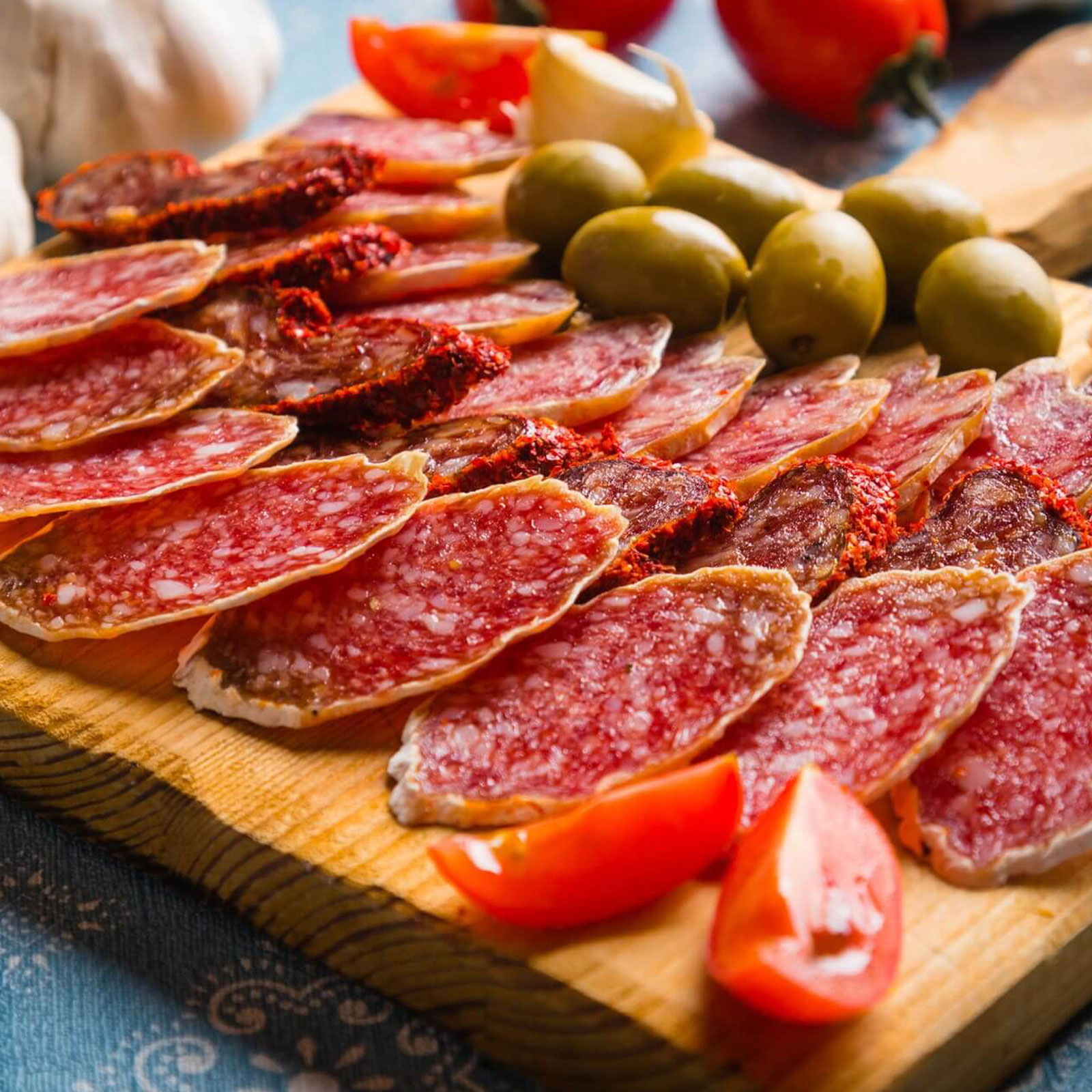 Maridaje: Chacinas ibéricas de Artesanos del Molino, con champán y jerez.